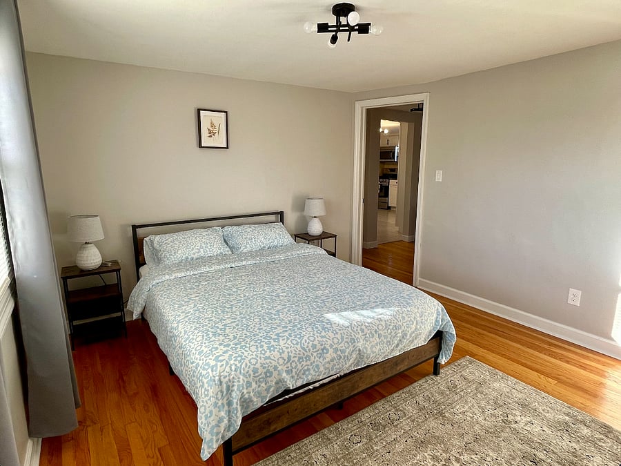 Main Bedroom with Queen Bed