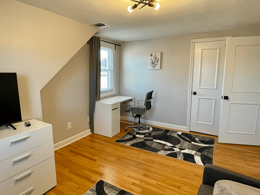 Second bedroom with futon and desk