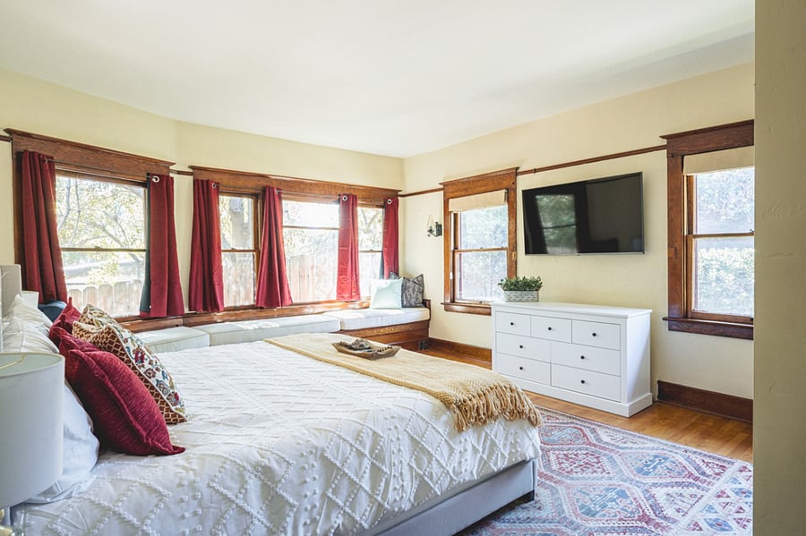King Bed with window seating.