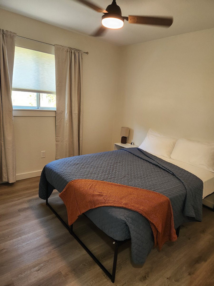 3rd bedroom. Full size mattress