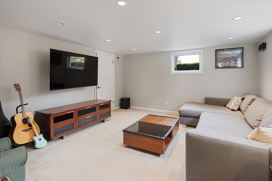 Converts to a 3rd bedroom upon request