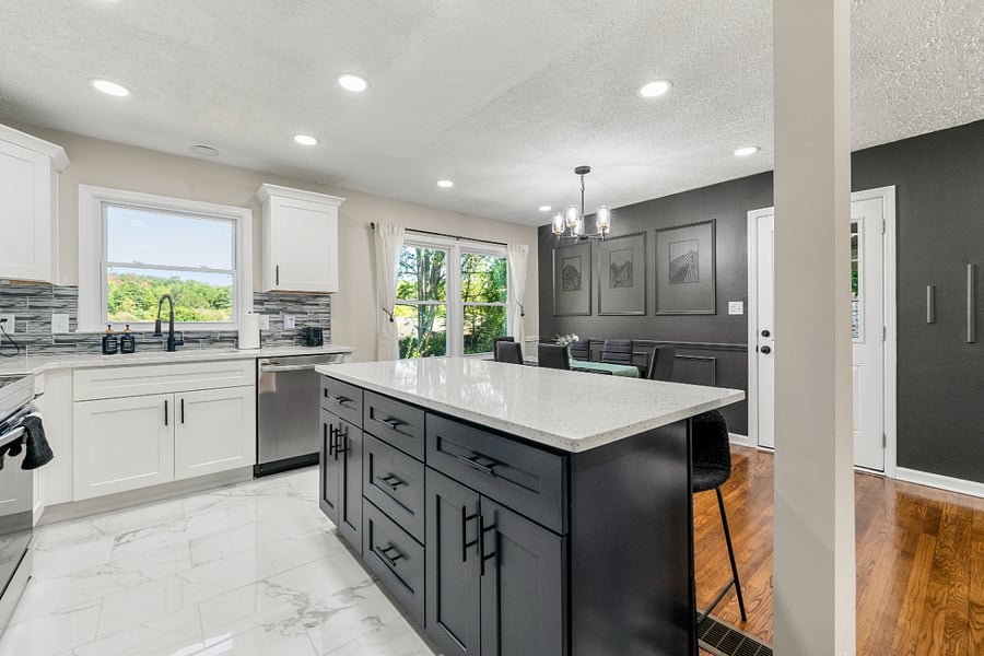 Bright open and airy kitchen!