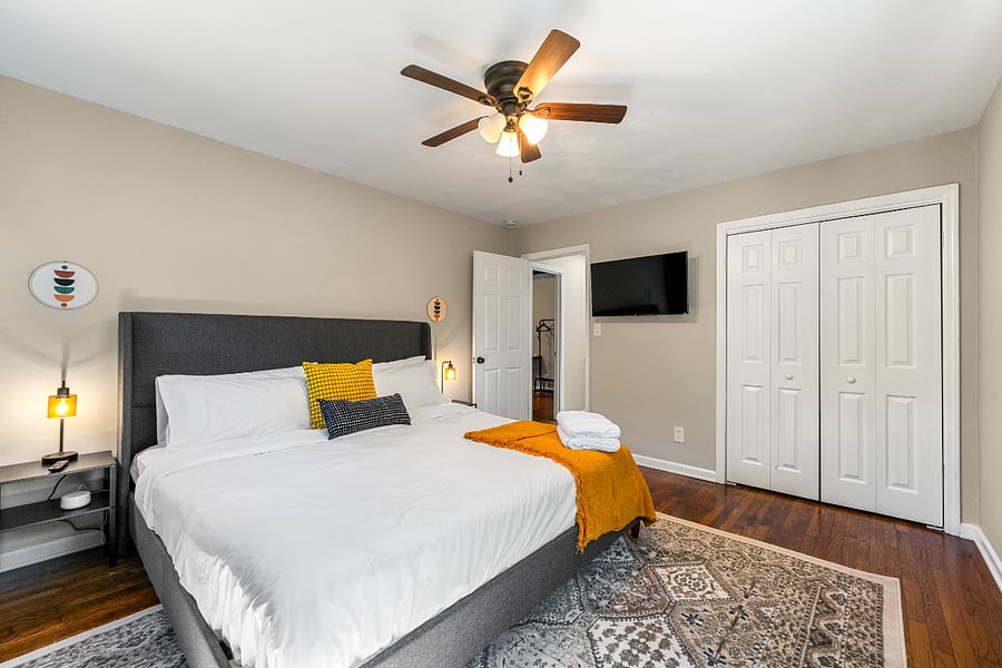 Bedroom 4: King size bed with a TV in the room. four plush king size pillows as well as a sound machine, black out curtains and two touch lamps!