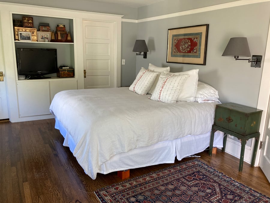 Master Bedroom w/king bed