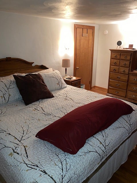 Master bedroom. King size Casper bed.