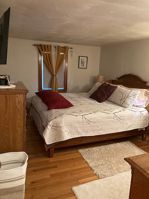 All three window in master have room darkeningpull down blinds