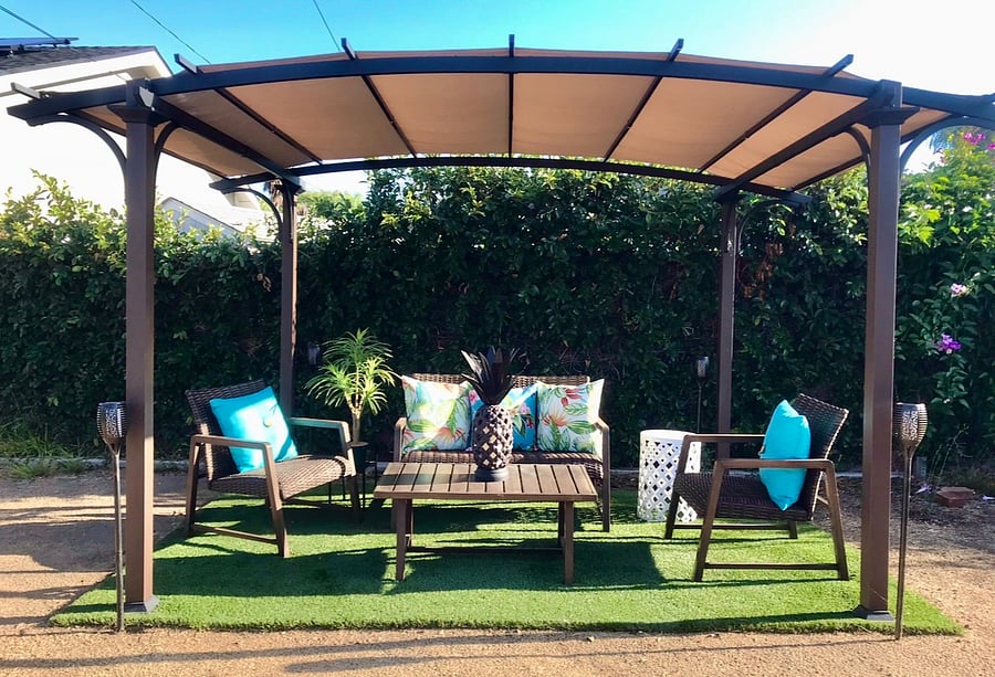 The Aloha Retreat! Your private pergola oasis! Relax, sit your tea and enjoy!