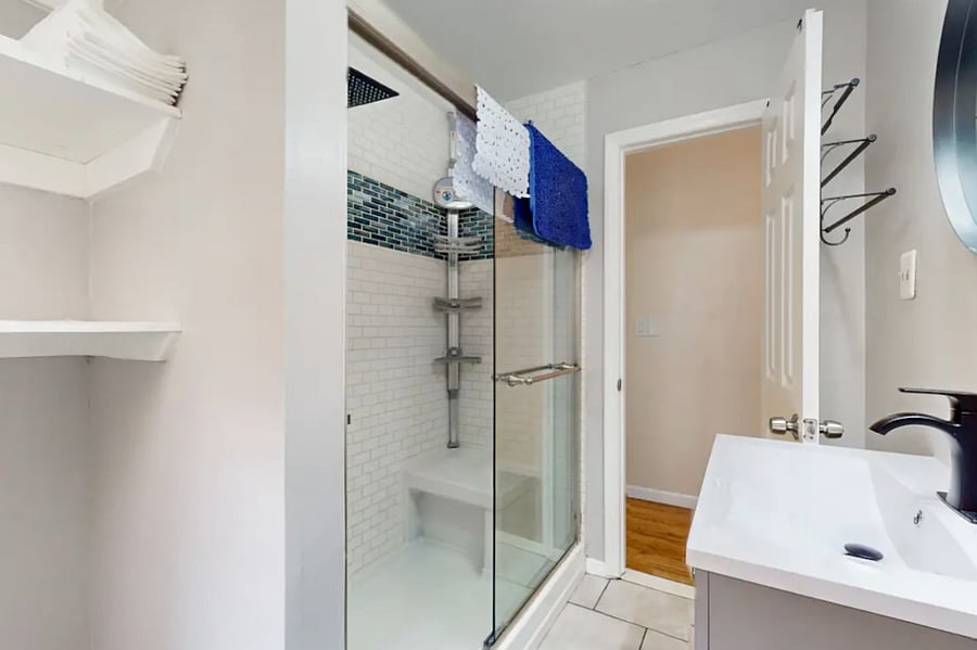 Full spa like bathroom