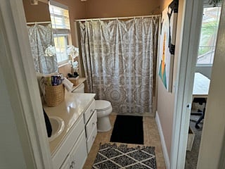 Private full bath to Suite