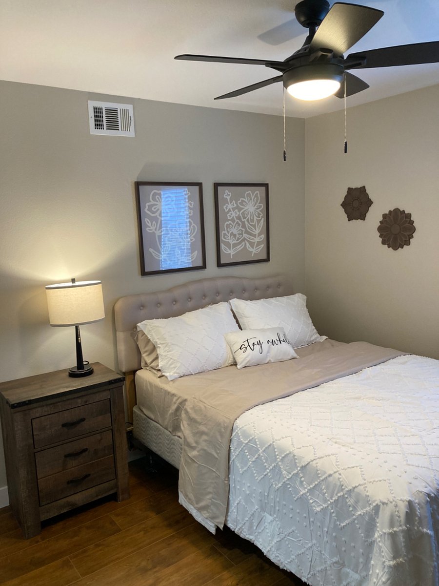 cozy-bedroom-with-private-bath