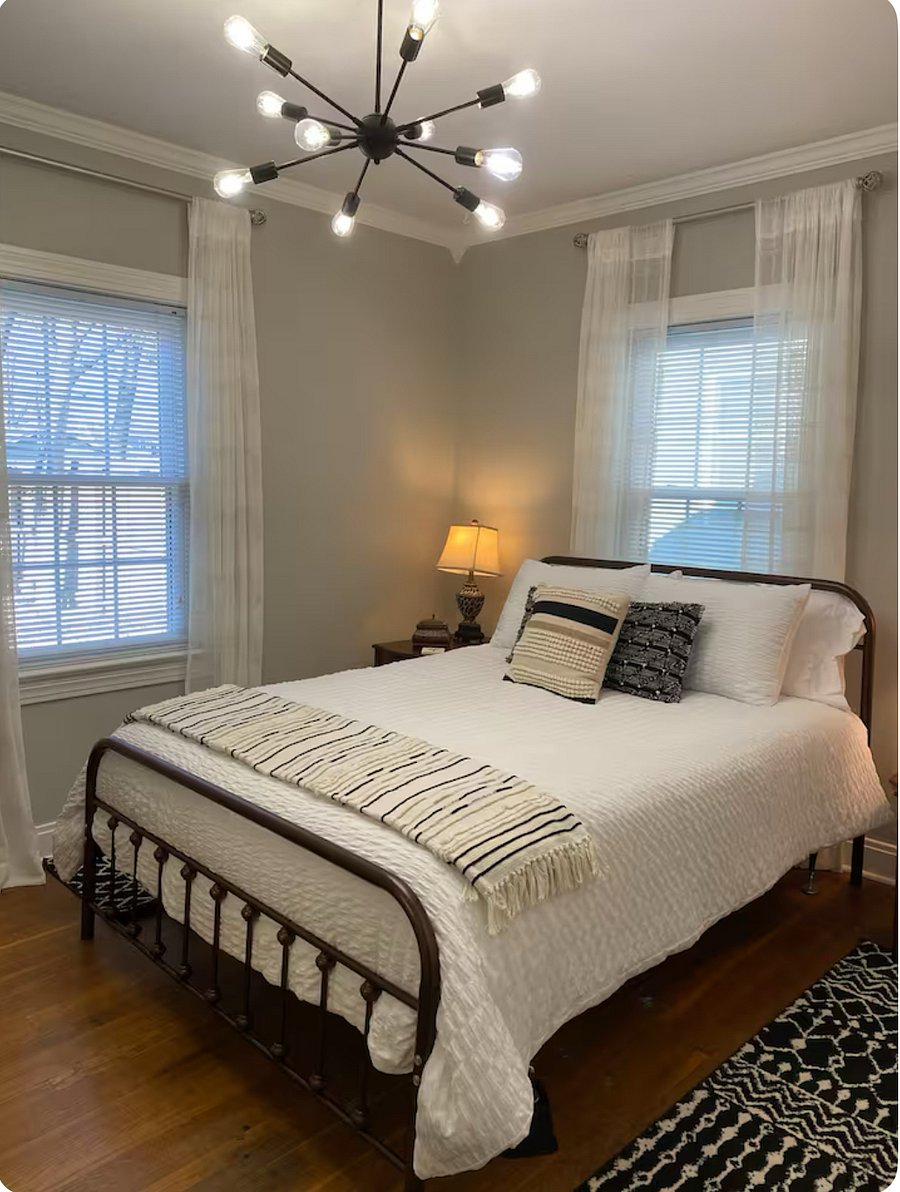 Main floor guestroom