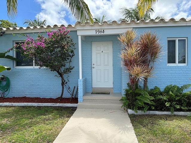 2 BEDROOM UNIT- FRONT ENTRANCE