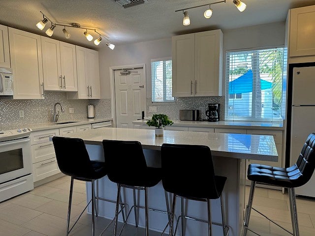 2 BEDROOM: KITCHEN