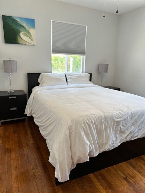 2 BEDROOM: QUEEN BEDROOM