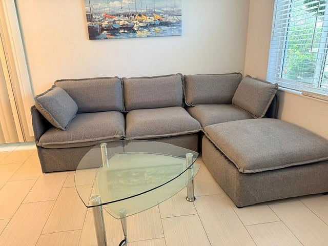 1 BEDROOM UNIT- LIVING AREA
