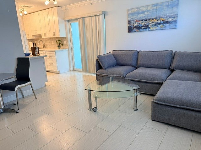 1 BEDROOM UNIT- LIVING AREA