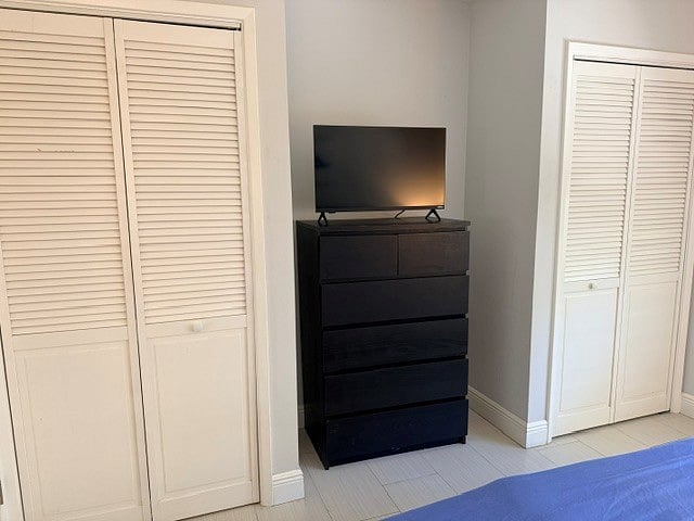 1 BEDROOM UNIT- CLOSET/ TV IN BEDROOM