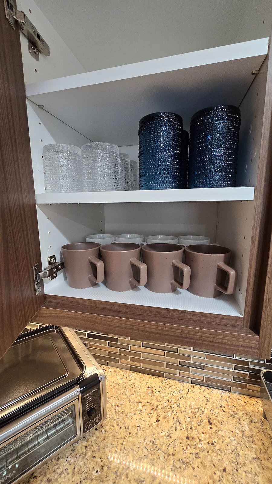 Coffee/tea mugs and glasses.