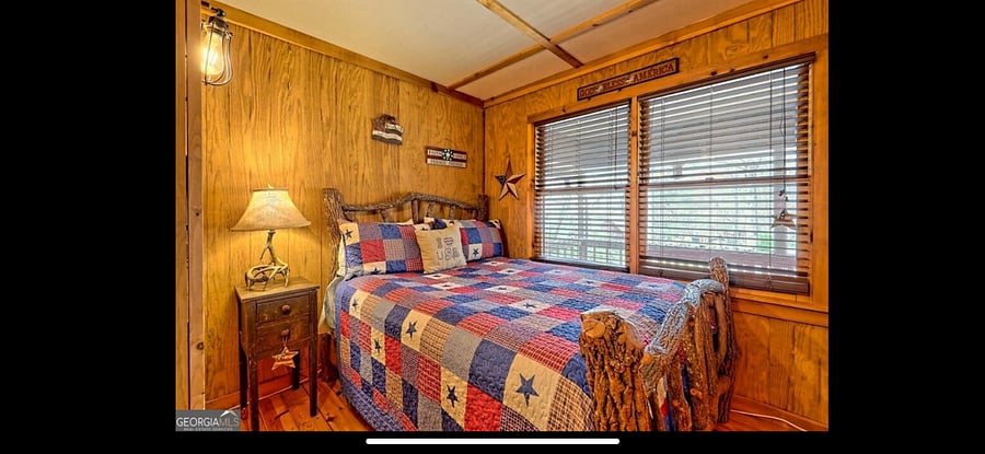 Bedroom 3 with queen size bed