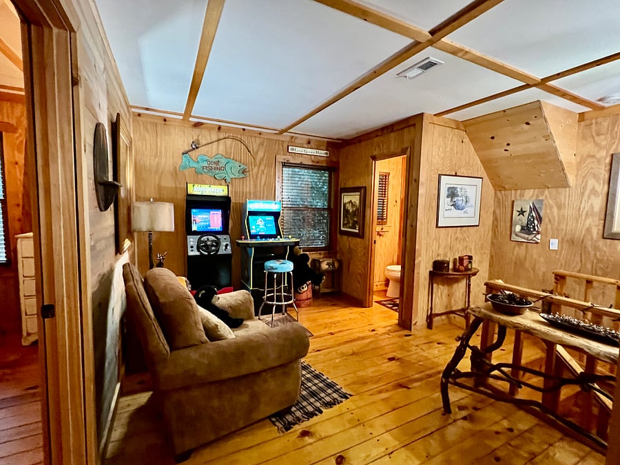 Upstairs arcades & reading room