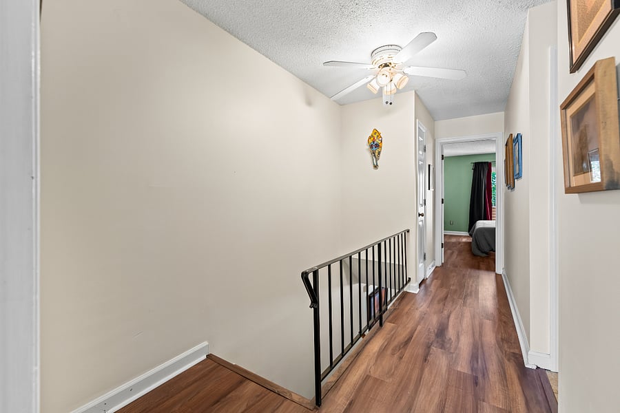 Upstairs hallway between bedrooms