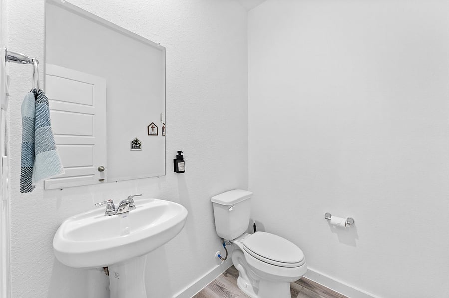 Guest Toilet/Bathroom on 1st floor