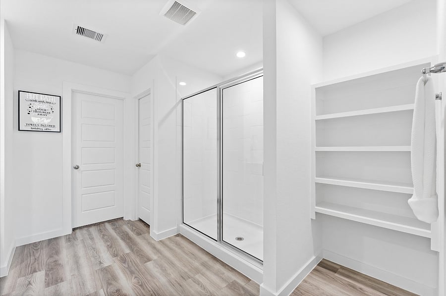 Kingroom bathroom