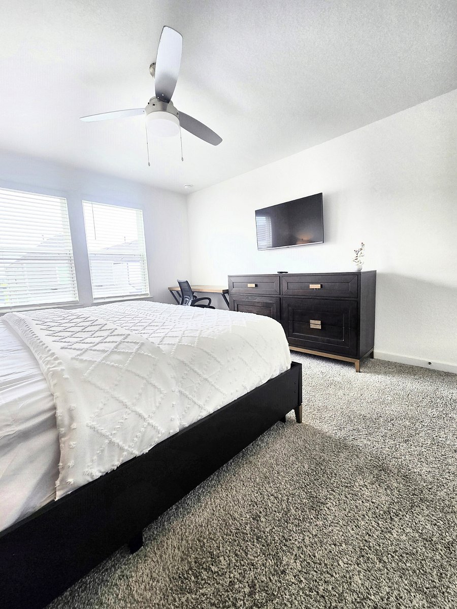 King Bedroom with dress and Smart Tv