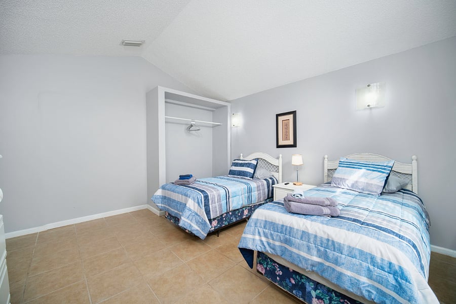 2 Twin Beds