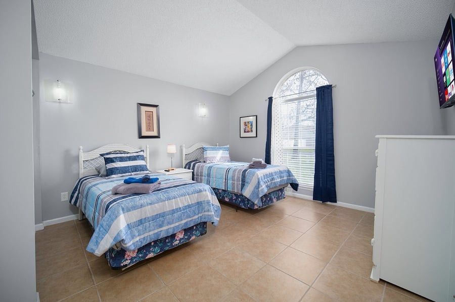 2 twin beds