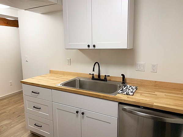 Kichenette with dishwasher