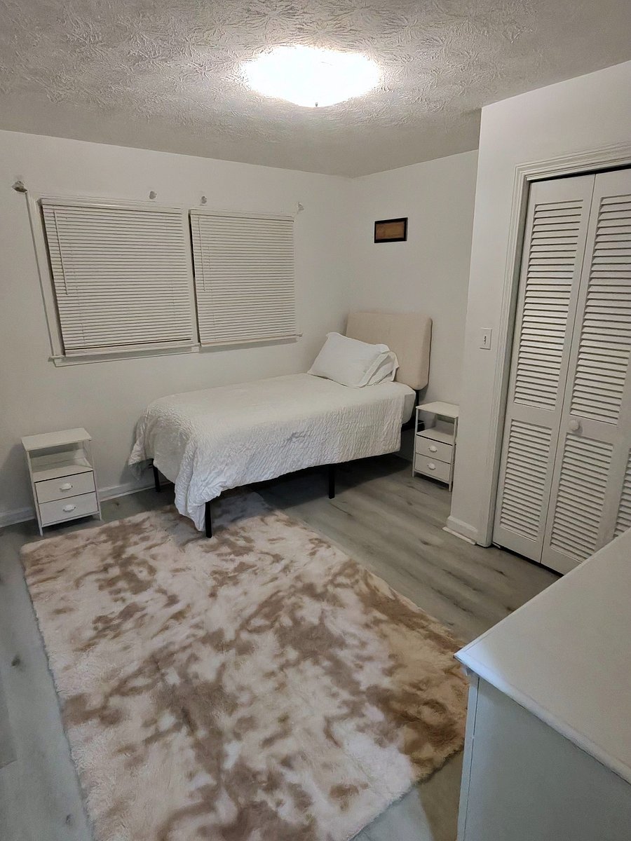 Bedroom 4  Flexible XL Twin Bedroom