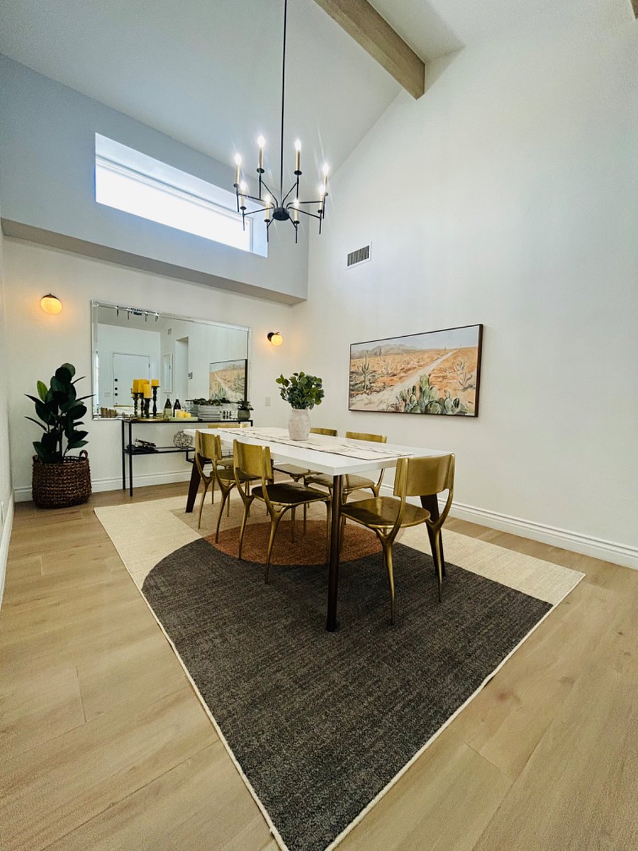 Formal Dining Area 