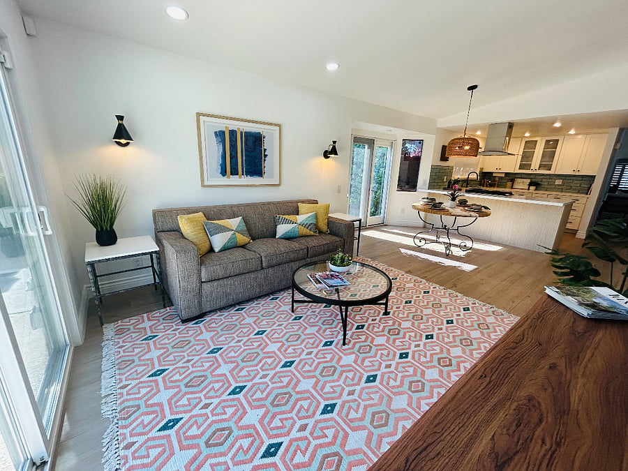 Casual living room, relaxed dining area, bar counter and well appointed kitchen 