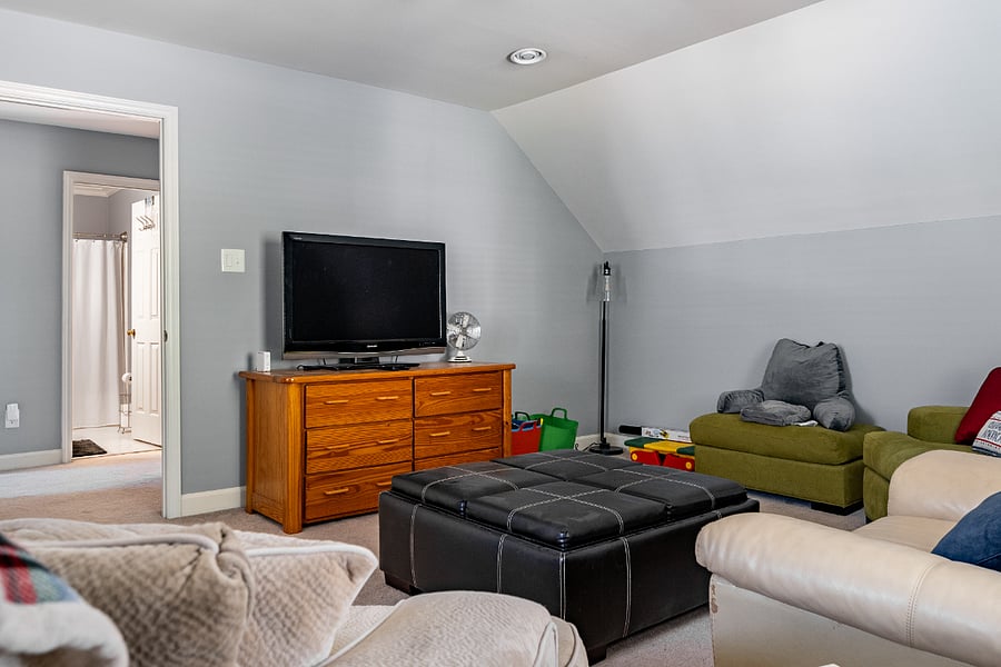 2nd floor bonus room with Smart TV and extra large comfy chairs for relaxing. 