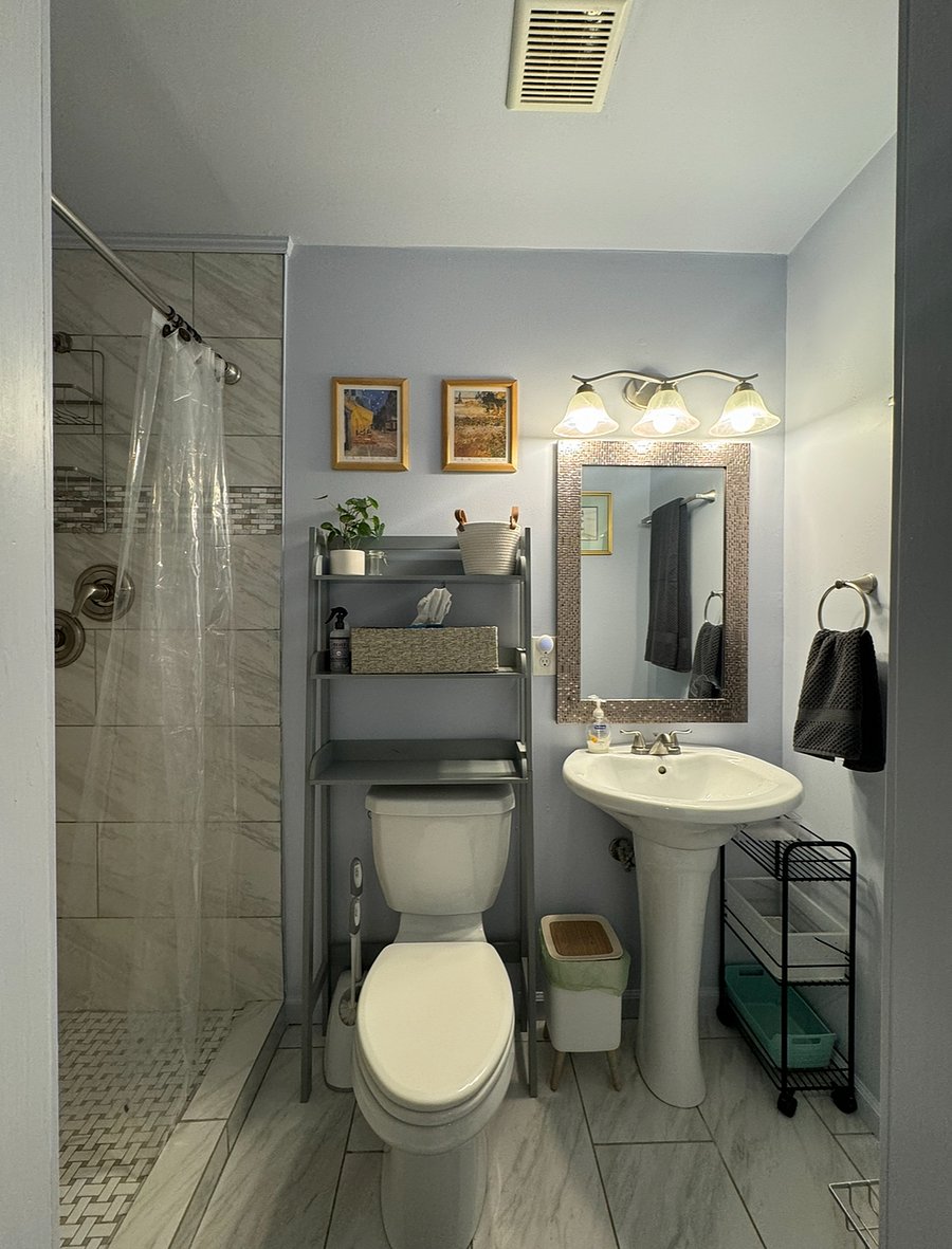 Renter Bathroom 1/2