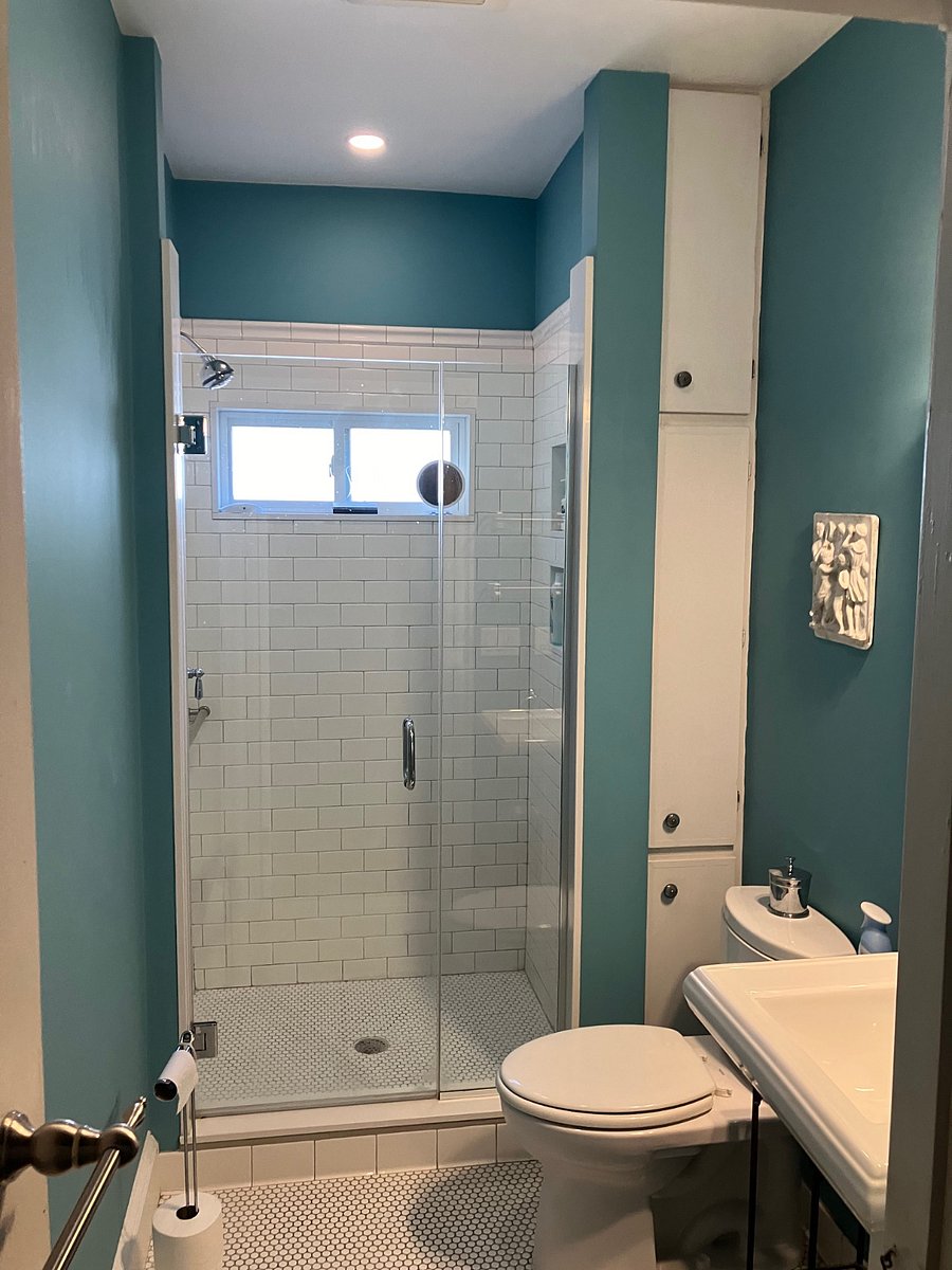 Dedicate man bathroom 2
