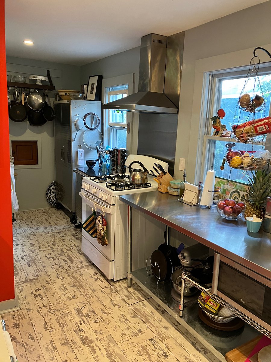 Shared full kitchen 2