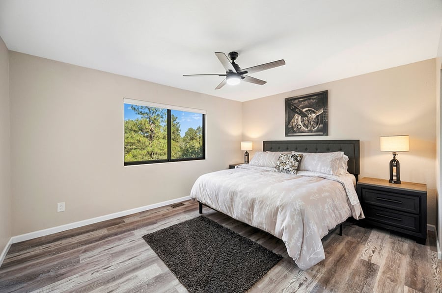 Upper level bedroom with split king Tempur pedic mattress with adjustable platform.