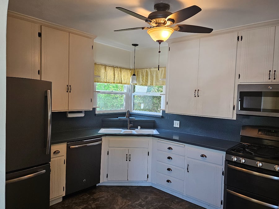 Large Kitchen
Gas Range
Full Refrigerator
Dishwasher