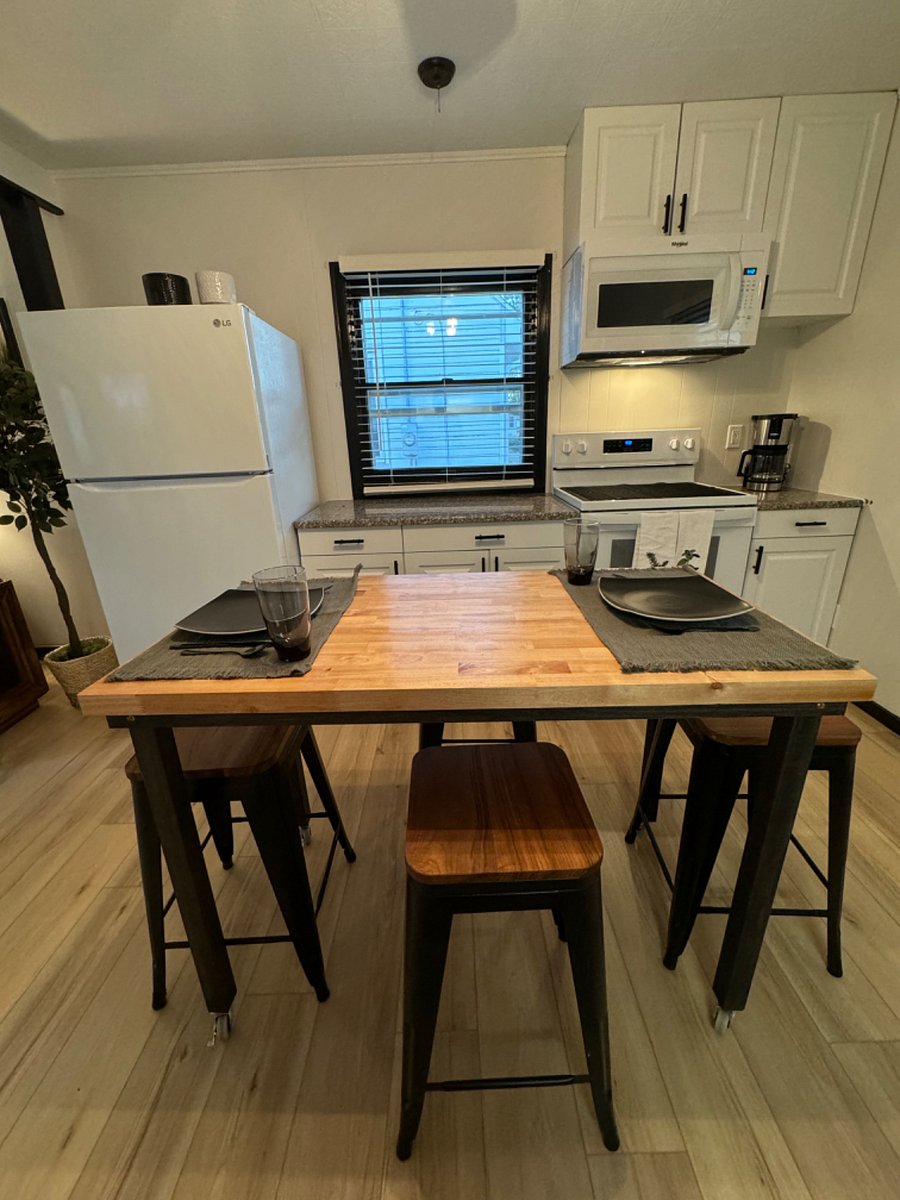 Kitchen facing stove/oven and fridge