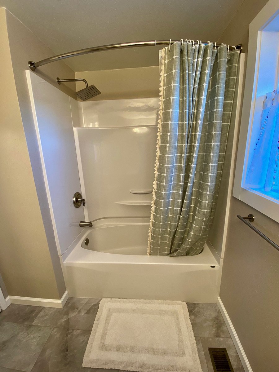Shower head has been updated since this photo to include a both rain showerhead and hose/sprayer.