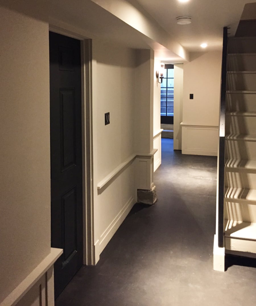 Room entrance and hallway to laundry / outdoor patio