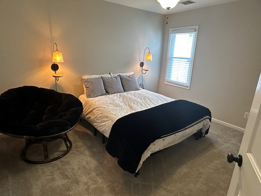 Queen adjustable bed upstairs #3