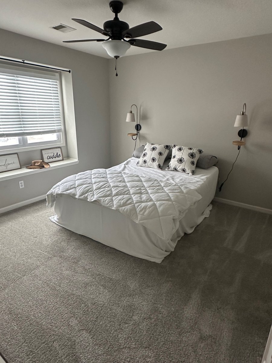 Upstairs adjustable queen bed #4