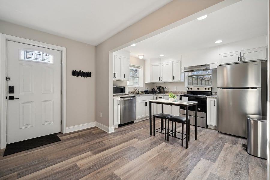 Kitchen and dining 4