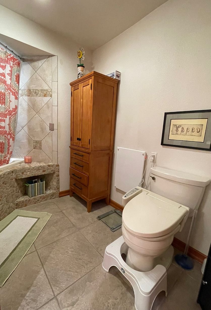 Main bathroom, jetted tub, radiant wall heater, heated toilet seat/bidet, heated tile floor