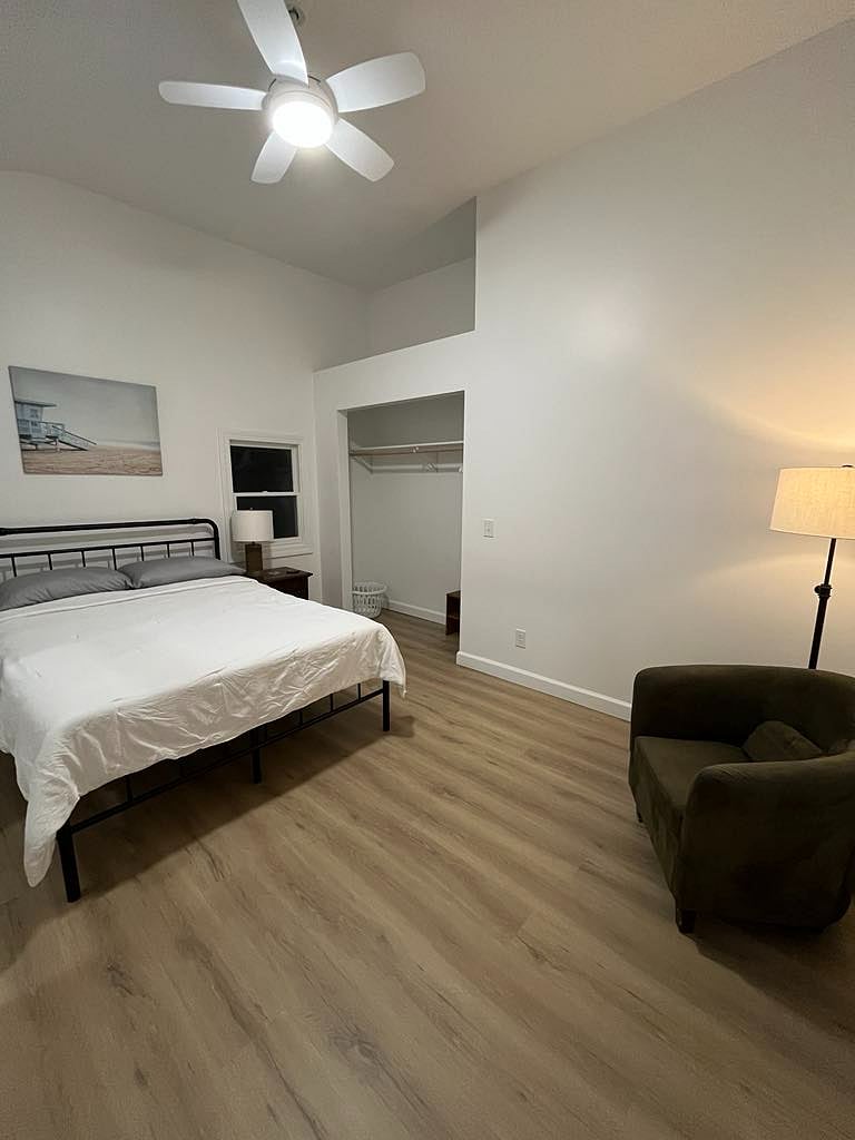 Upstairs back bedroom, queen bed
