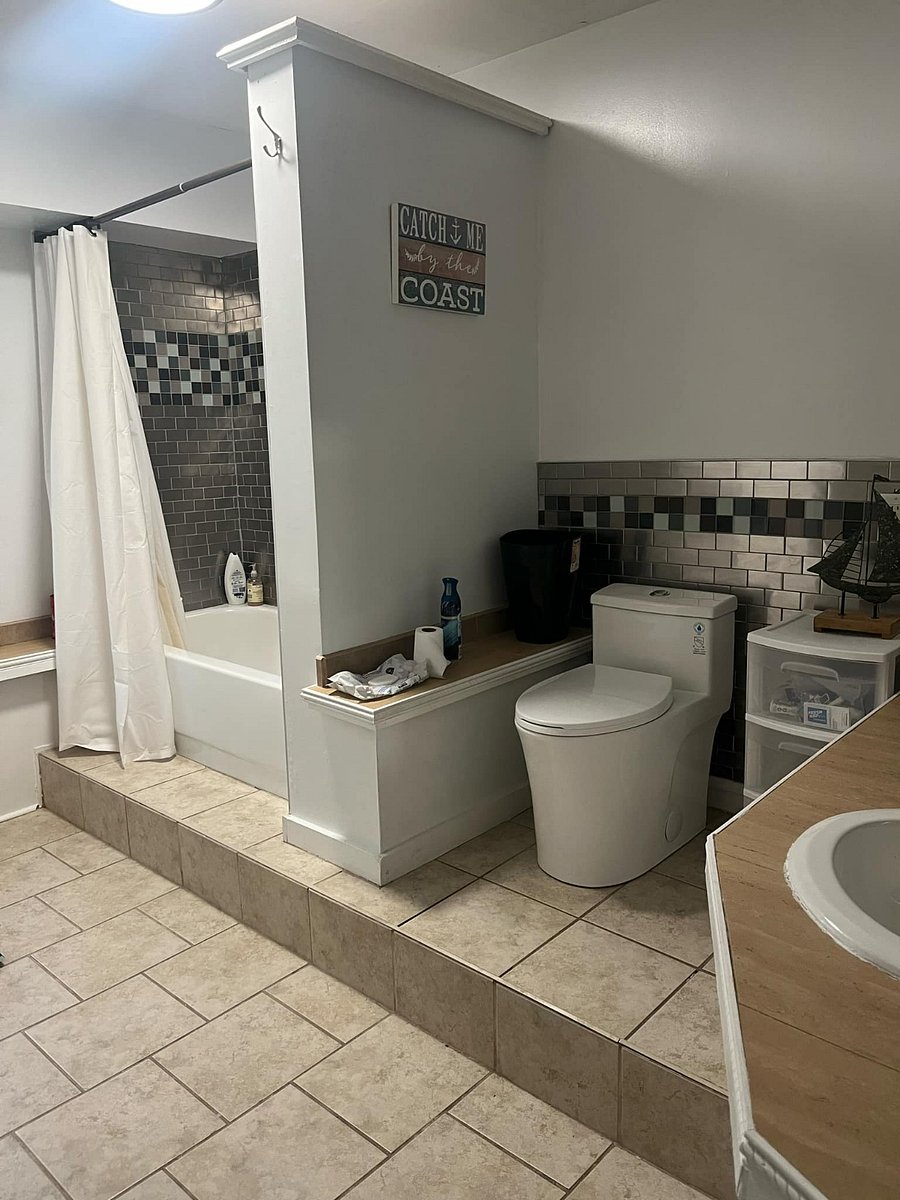 Lower level bathroom tub/shower
