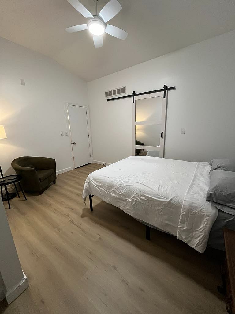 Upstairs back bedroom, queen bed